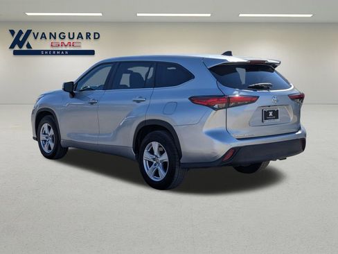 Used 2023 Toyota Highlander L image 6