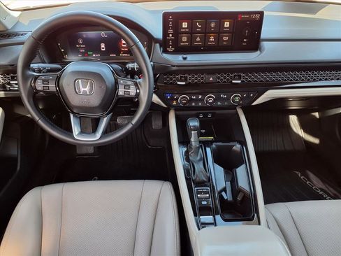 Used 2024 Honda Accord Touring image 11