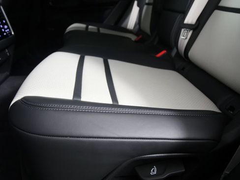 Used 2023 Porsche Cayenne image 15