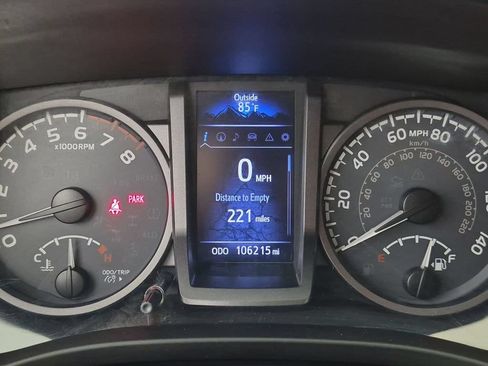 Used 2018 Toyota Tacoma TRD Off-Road w/ Technology Package AWD/4WD image 23