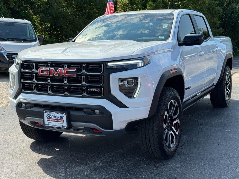 Used 2025 GMC Canyon AT4 w/ Nightfall Edition AWD/4WD image 9