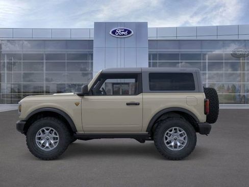 New 2025 Ford Bronco Badlands image 3