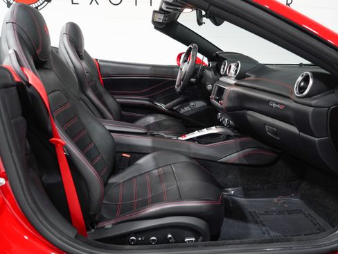 Used 2017 Ferrari California T RWD image 15