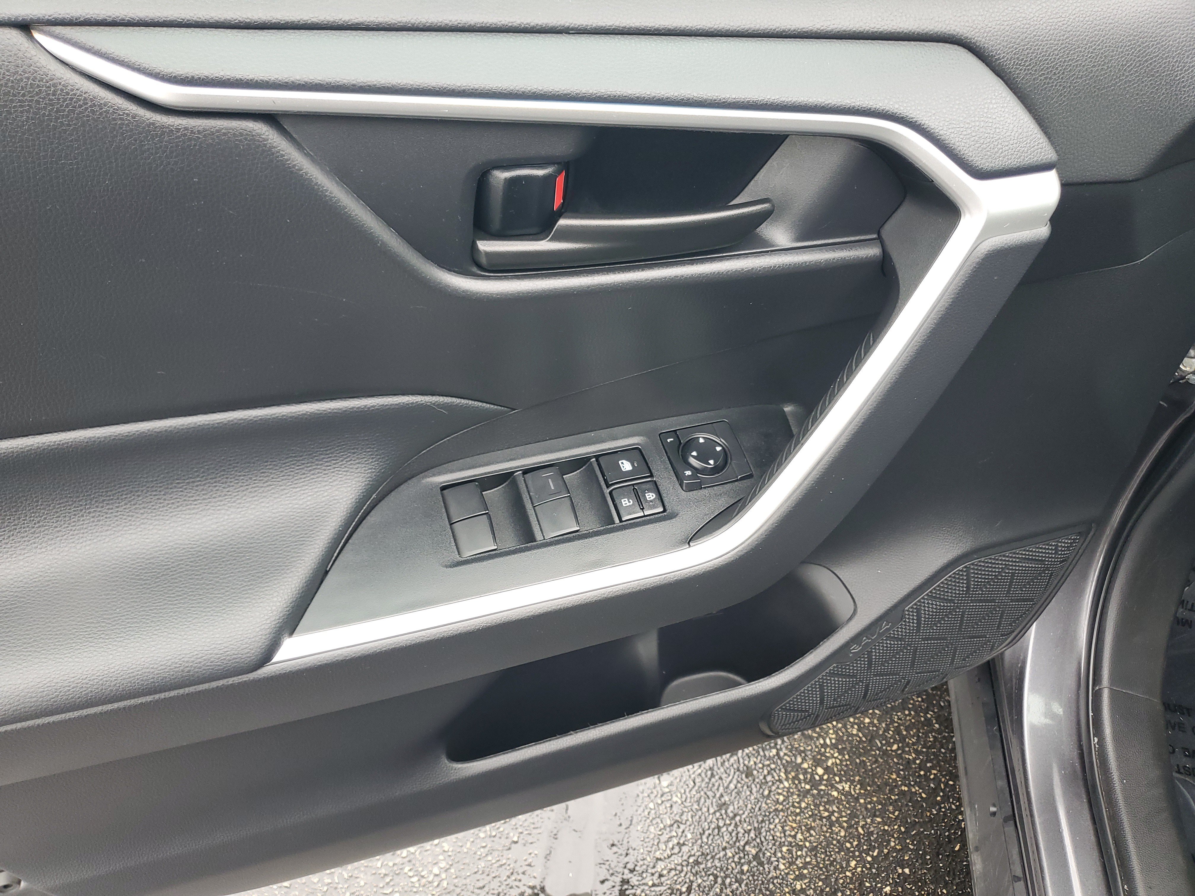 Used 2024 Toyota RAV4 LE AWD/4WD image 19
