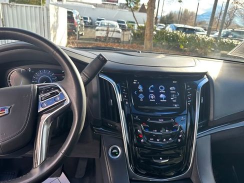 Used 2019 Cadillac Escalade ESV Platinum image 20