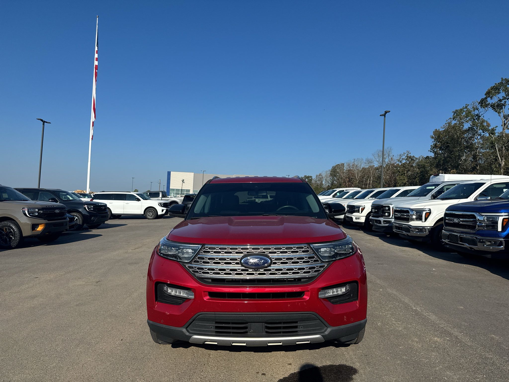 Used 2022 Ford Explorer Limited w/ Equipment Group 301A RWD image 2