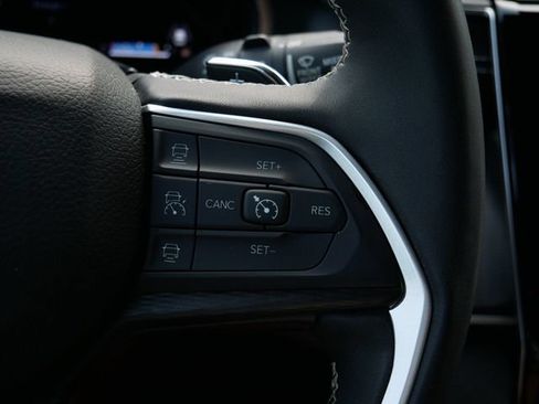 Used 2024 Jeep Grand Cherokee Altitude AWD/4WD image 18