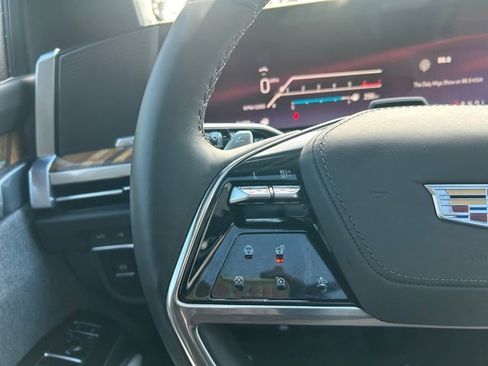 Certified 2025 Cadillac Escalade ESV Premium Luxury Platinum AWD/4WD image 15