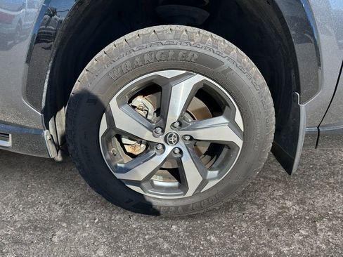 Used 2021 Toyota RAV4 SE w/ Weather & Moonroof Package image 8