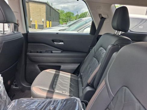 New 2026 Nissan Pathfinder Platinum AWD/4WD image 5