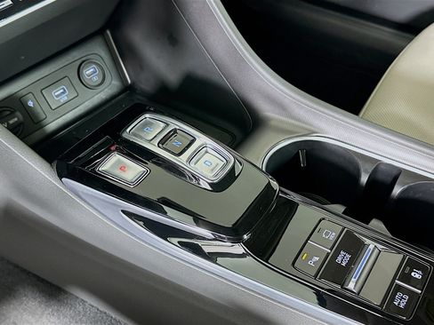 Used 2022 Hyundai Sonata Limited w/ Preferred Accessory Package image 25