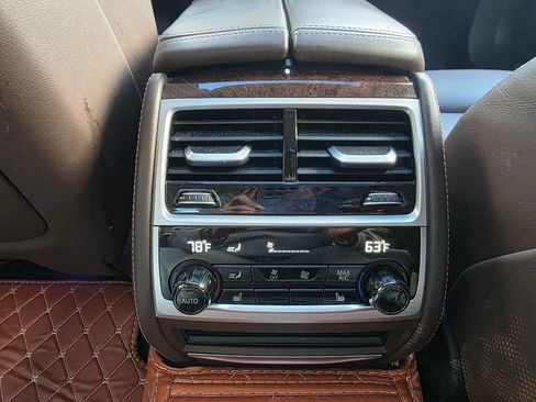 Used 2020 BMW 750i xDrive w/ Executive Package image 36