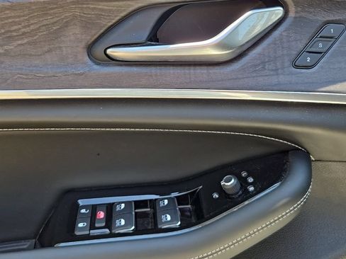 Used 2023 Jeep Grand Cherokee Overland AWD/4WD image 19