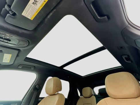 Certified 2025 Porsche Cayenne AWD/4WD image 14