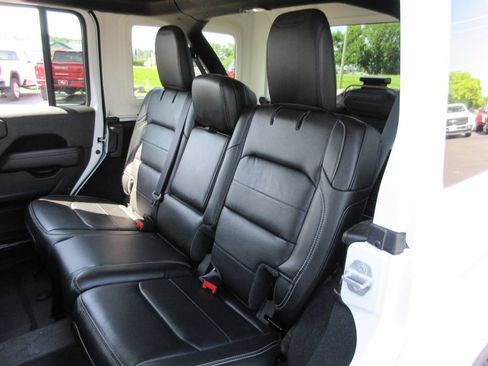 Used 2023 Jeep Wrangler Unlimited Sahara w/ LED Lighting Group AWD/4WD image 20