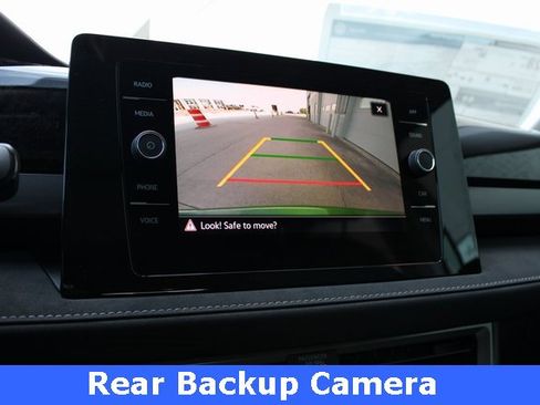 New 2025 Volkswagen Taos SE image 3