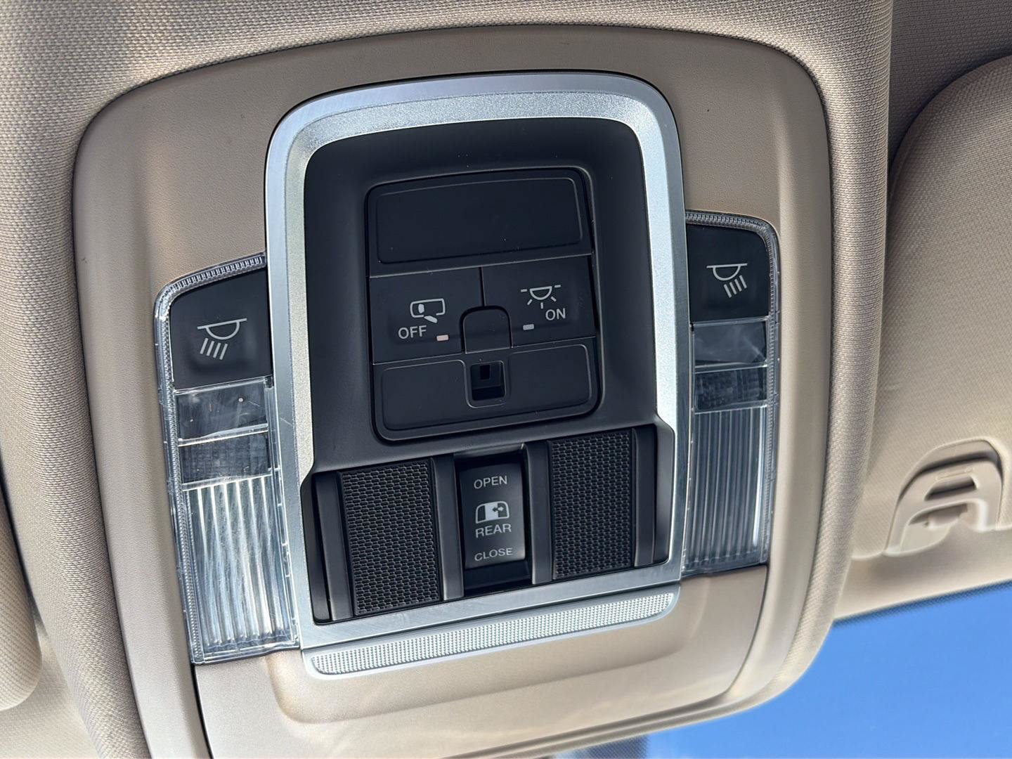 Used 2020 RAM 1500 Laramie AWD/4WD image 29