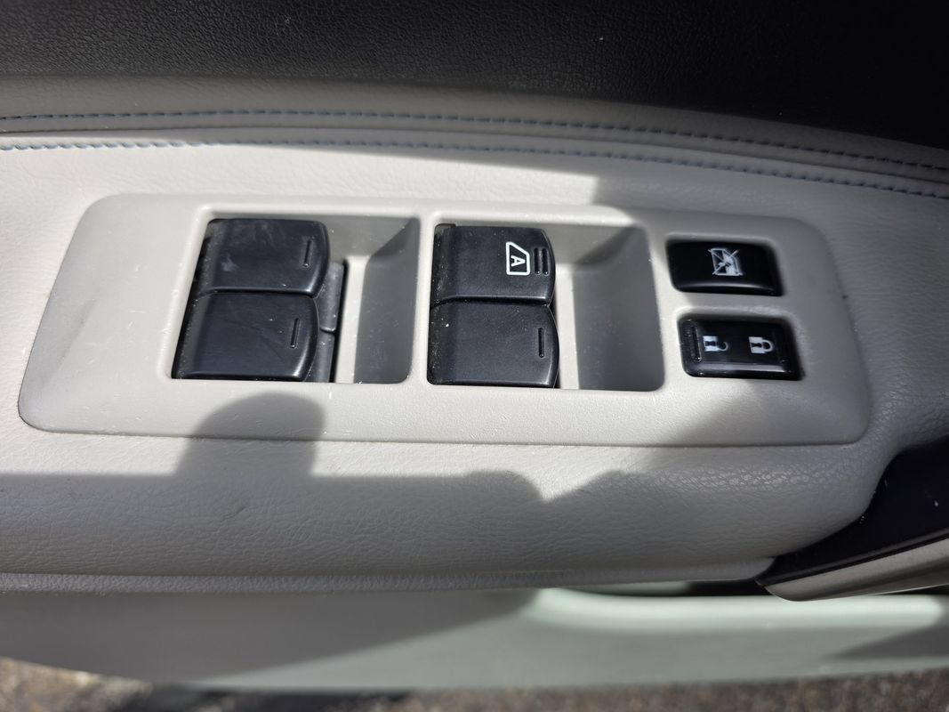 Used 2013 Nissan Rogue SL AWD/4WD image 14