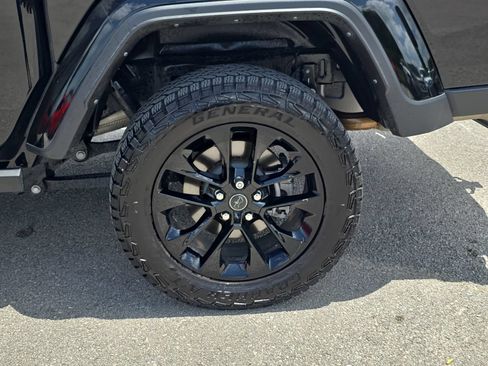 Used 2025 Jeep Gladiator Sport AWD/4WD image 28