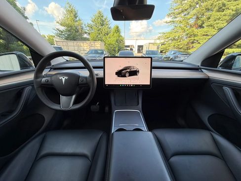 Used 2023 Tesla Model Y Long Range AWD/4WD image 2