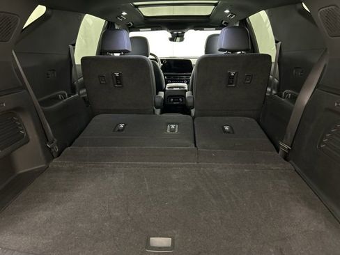 Used 2024 Chevrolet Traverse RS image 30