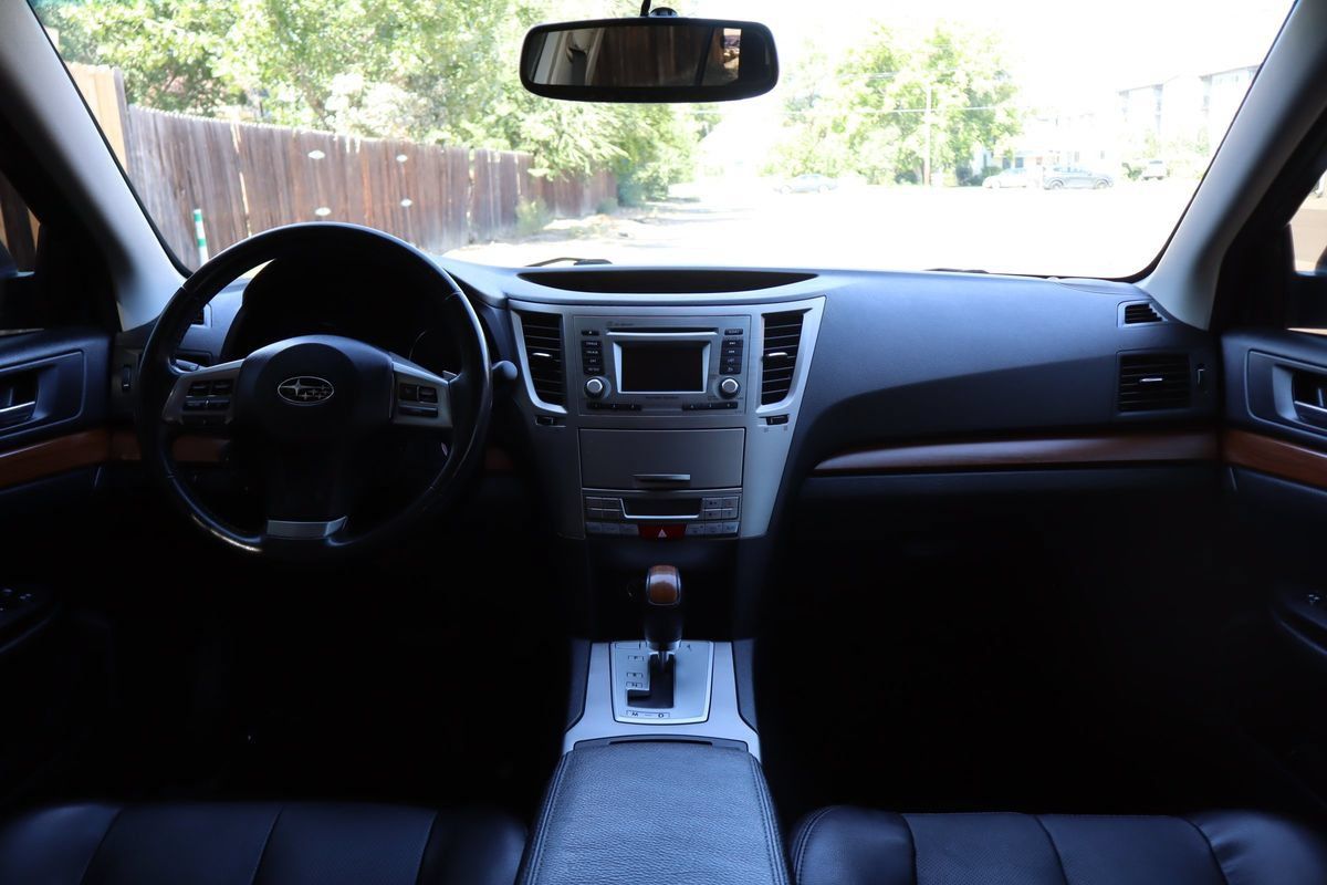 Used 2014 Subaru Outback 2.5i Limited w/ Moonroof Package AWD/4WD image 16