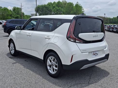 Certified 2025 Kia Soul LX w/ LX Technology Package FWD image 4