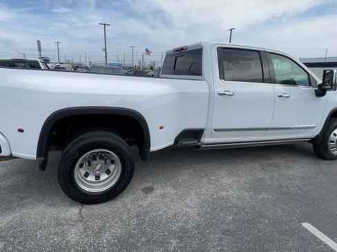 Used 2025 Chevrolet Silverado 3500 High Country w/ High Country Premium Package AWD/4WD image 2
