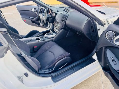 Used 2017 Nissan 370Z Coupe RWD image 45