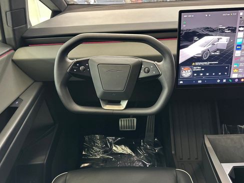 Used 2025 Tesla Cybertruck AWD Crew Cab image 28
