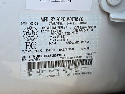 Used 2025 Ford Explorer Active AWD/4WD image 30