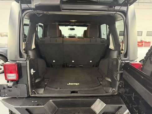 Used 2015 Jeep Wrangler Unlimited Sahara w/ Dual Top Group image 31