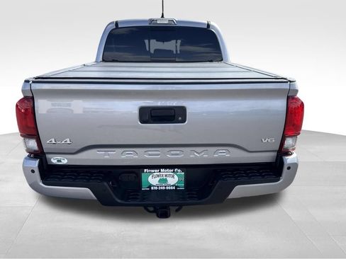 Used 2020 Toyota Tacoma SR5 AWD/4WD image 4