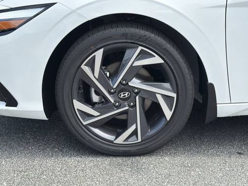 New 2026 Hyundai Elantra Limited FWD image 15