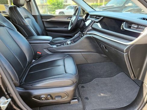 Used 2023 Jeep Grand Cherokee 4WD 4xe image 11