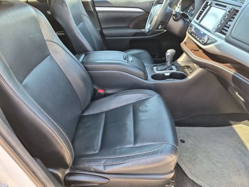 Used 2016 Toyota Highlander XLE AWD/4WD image 23