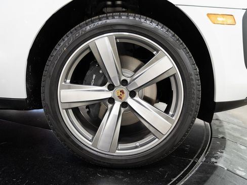 Used 2024 Porsche Macan image 22