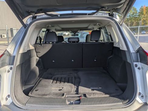 Certified 2022 Nissan Rogue SV w/ SV Premium Package image 28