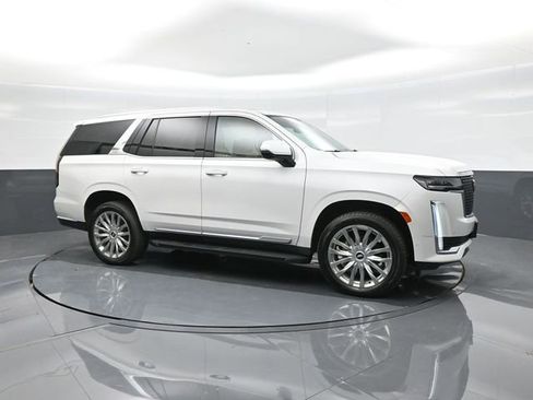 Used 2021 Cadillac Escalade Premium Luxury image 17