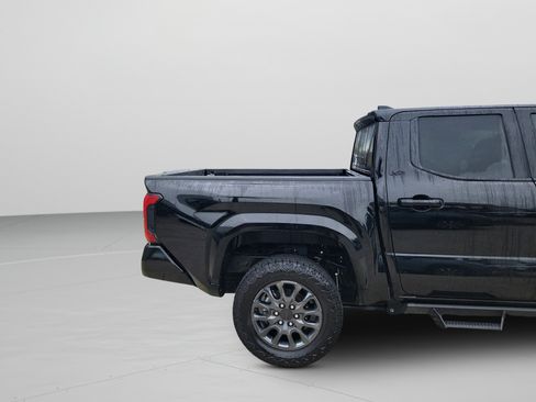 Certified 2025 Toyota Tacoma SR5 image 29