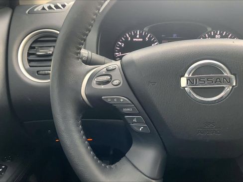 Used 2020 Nissan Pathfinder SL image 20