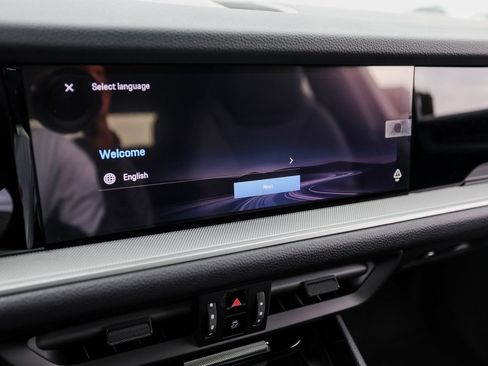 Certified 2026 Porsche Cayenne AWD/4WD image 18