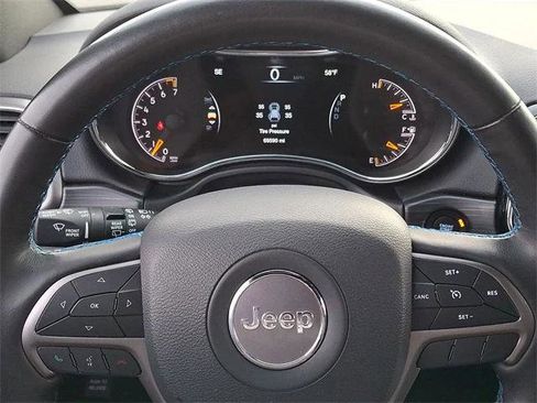 Certified 2019 Jeep Grand Cherokee Laredo image 19