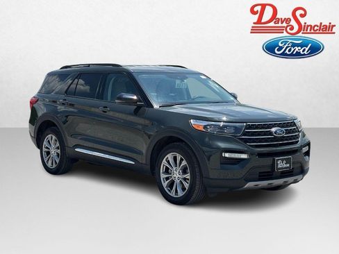 Used 2024 Ford Explorer XLT w/ Equipment Group 202A AWD/4WD image 4