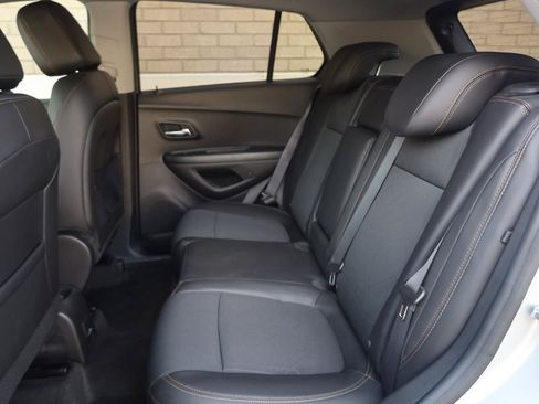 Used 2021 Chevrolet Trax LT w/ LT Convenience Package FWD image 22