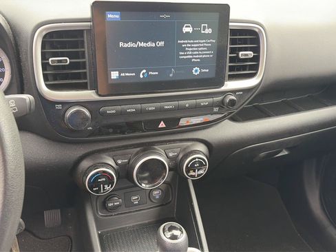 Used 2020 Hyundai Venue SEL FWD image 6