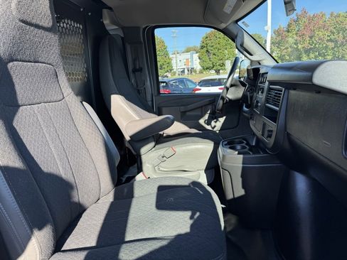 Used 2024 GMC Savana 2500 Work Van w/ Driver Convenience Package image 21