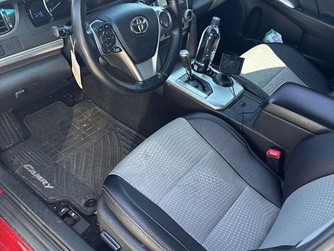 Used 2014 Toyota Camry SE image 13