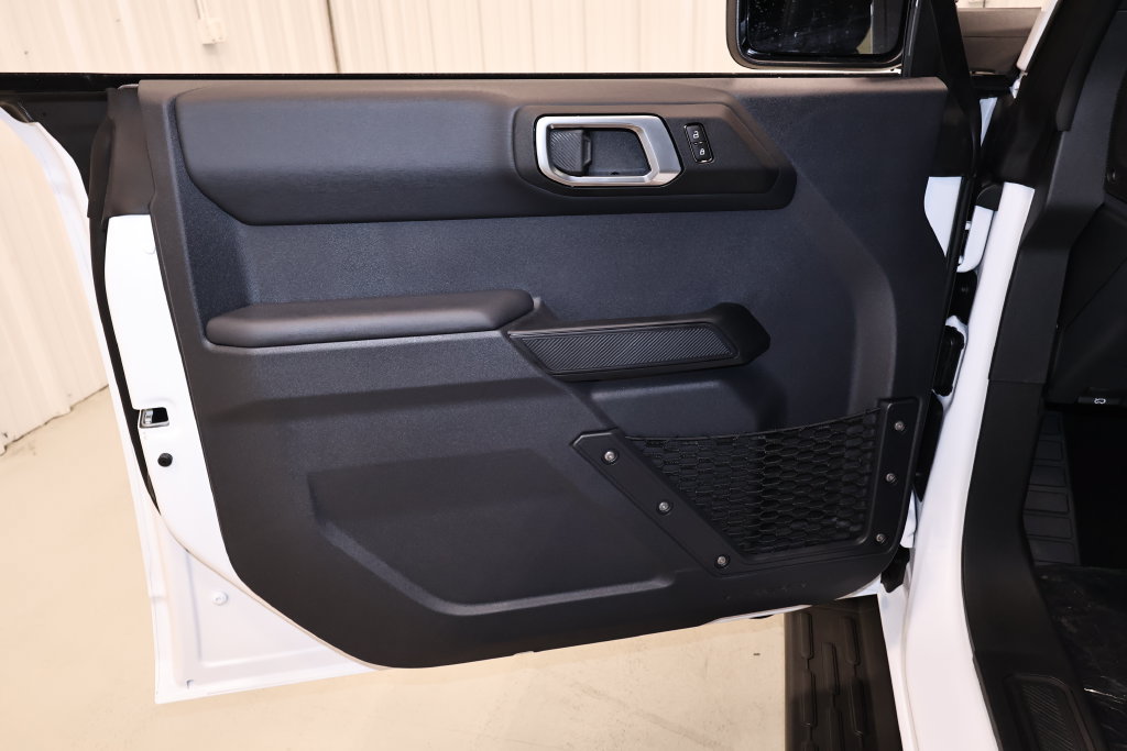 New 2026 Ford Bronco Outer Banks w/ Black Appearance Package AWD/4WD image 10