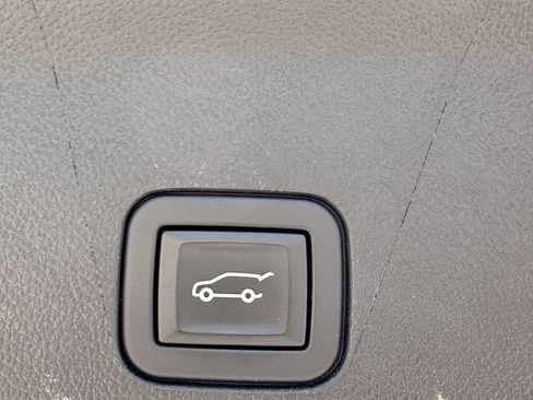 Certified 2022 Cadillac Escalade Premium Luxury Platinum w/ LPO, Radiant Package AWD/4WD image 5